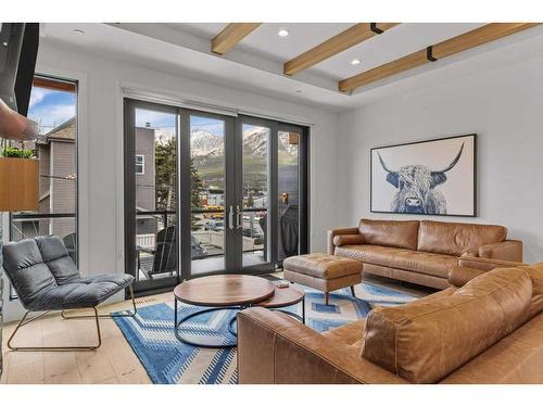 2-802 5 Th Street, Canmore, AB - Indoor Photo Showing Living Room