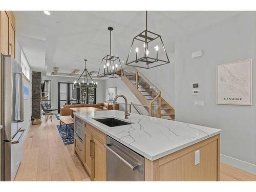 2-802 5 Th Street, Canmore, AB - Indoor Photo Showing Kitchen