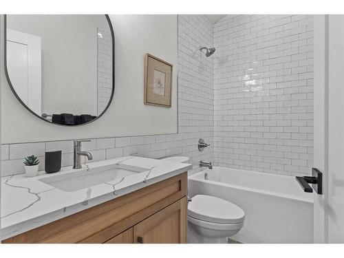 2-802 5 Th Street, Canmore, AB - Indoor Photo Showing Bathroom