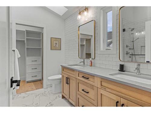 2-802 5 Th Street, Canmore, AB - Indoor Photo Showing Bathroom