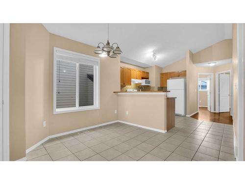 40 Saddlefield Road Ne, Calgary, AB - Indoor Photo Showing Kitchen