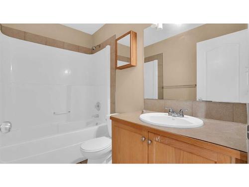 40 Saddlefield Road Ne, Calgary, AB - Indoor Photo Showing Bathroom