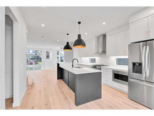 3318 42 Street Sw, Calgary, AB - Indoor Photo Showing Kitchen With Stainless Steel Kitchen With Upgraded Kitchen