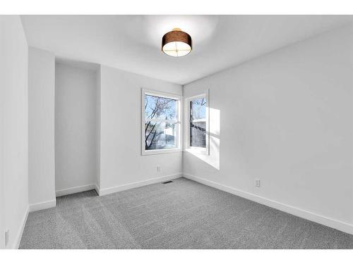 3318 42 Street Sw, Calgary, AB - Indoor Photo Showing Other Room