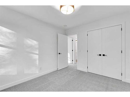 3318 42 Street Sw, Calgary, AB - Indoor Photo Showing Other Room