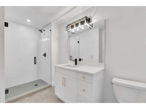 3318 42 Street Sw, Calgary, AB - Indoor Photo Showing Bathroom