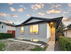 51 Beddington Circle NE Calgary, AB T3K 1N8