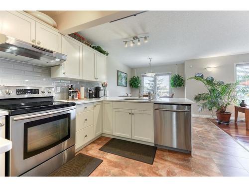 303 Royal Birch View Nw, Calgary, AB - Indoor Photo Showing Kitchen With Stainless Steel Kitchen