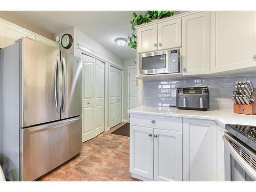 303 Royal Birch View Nw, Calgary, AB - Indoor Photo Showing Kitchen