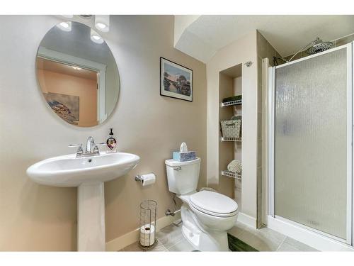 303 Royal Birch View Nw, Calgary, AB - Indoor Photo Showing Bathroom