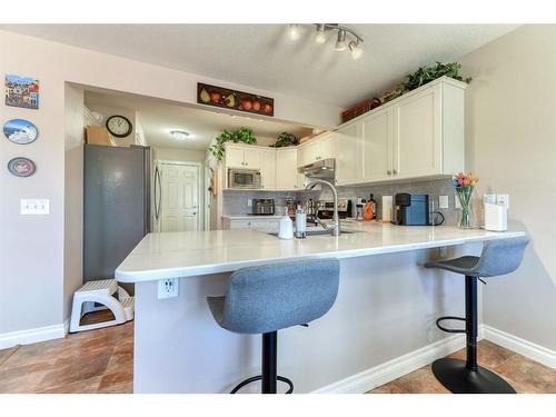 303 Royal Birch View Nw, Calgary, AB - Indoor Photo Showing Kitchen