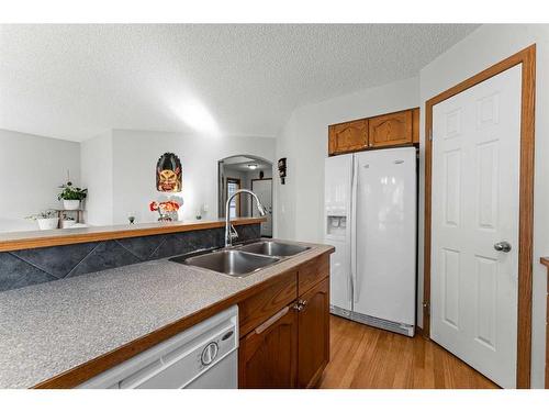 81 Covebrook Close Ne, Calgary, AB - Indoor Photo Showing Kitchen With Double Sink