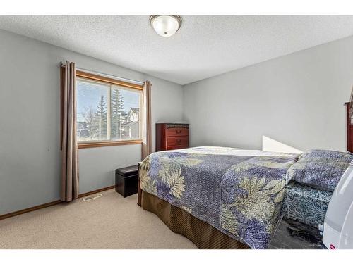 81 Covebrook Close Ne, Calgary, AB - Indoor Photo Showing Bedroom