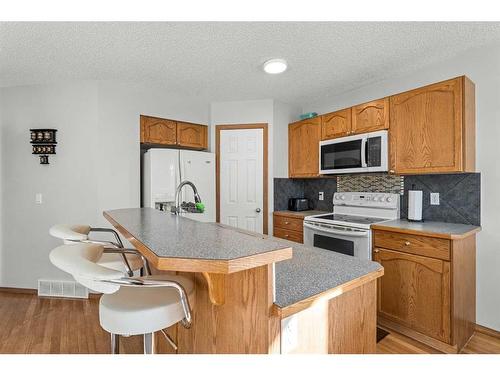 81 Covebrook Close Ne, Calgary, AB - Indoor Photo Showing Kitchen