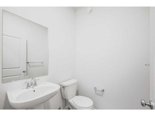 184 Belmont Way Sw, Calgary, AB - Indoor Photo Showing Bathroom