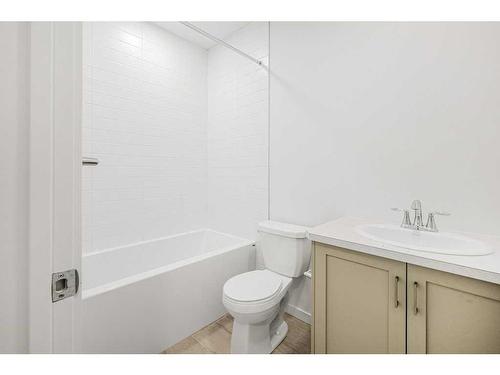 184 Belmont Way Sw, Calgary, AB - Indoor Photo Showing Bathroom