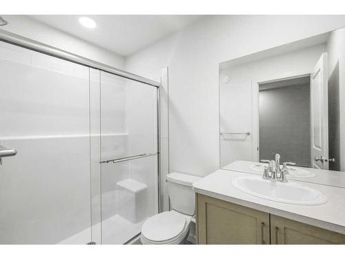 184 Belmont Way Sw, Calgary, AB - Indoor Photo Showing Bathroom