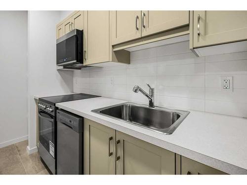 184 Belmont Way Sw, Calgary, AB - Indoor Photo Showing Kitchen