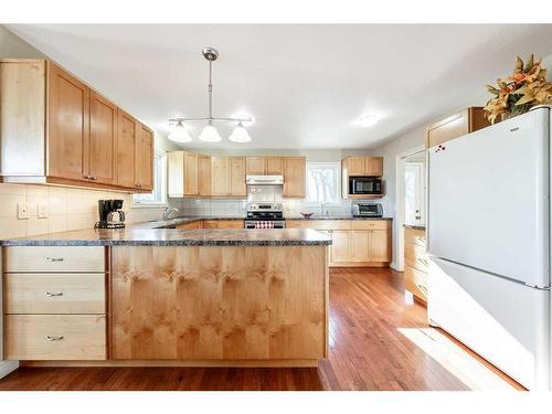 210044 255 Road, Rural Vulcan County, AB - Indoor Photo Showing Kitchen