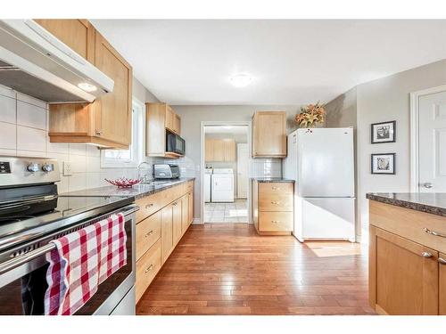 210044 255 Road, Rural Vulcan County, AB - Indoor Photo Showing Kitchen