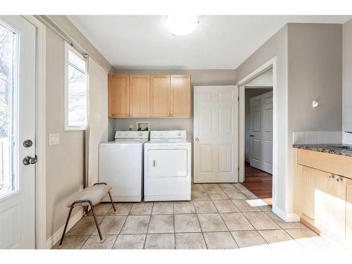 210044 255 Road, Rural Vulcan County, AB - Indoor Photo Showing Laundry Room