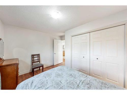 210044 255 Road, Rural Vulcan County, AB - Indoor Photo Showing Bedroom