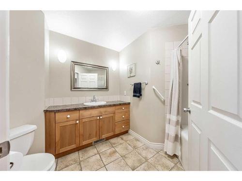 210044 255 Road, Rural Vulcan County, AB - Indoor Photo Showing Bathroom