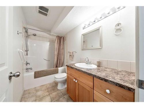 210044 255 Road, Rural Vulcan County, AB - Indoor Photo Showing Bathroom