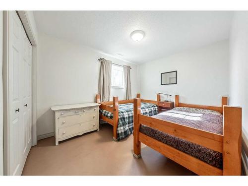 210044 255 Road, Rural Vulcan County, AB - Indoor Photo Showing Bedroom