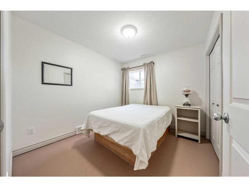 210044 255 Road, Rural Vulcan County, AB - Indoor Photo Showing Bedroom