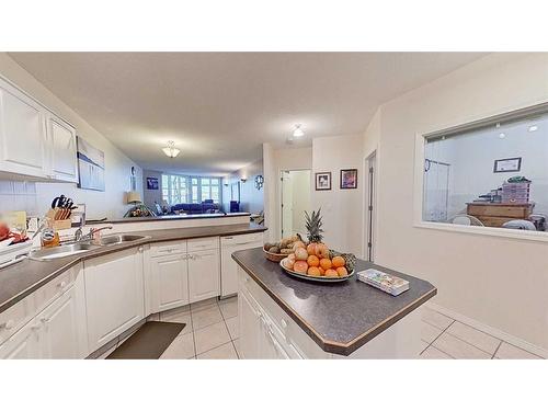 307-103 10 Avenue Nw, Calgary, AB - Indoor Photo Showing Kitchen With Double Sink