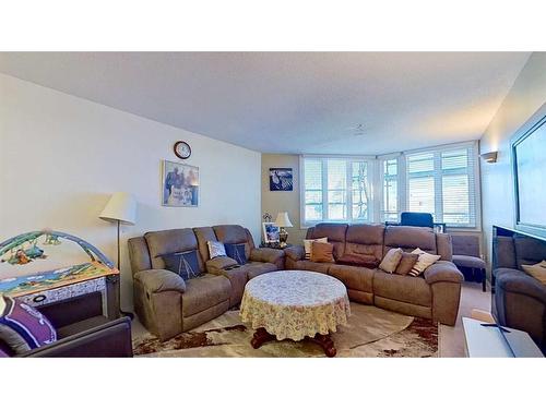 307-103 10 Avenue Nw, Calgary, AB - Indoor Photo Showing Living Room