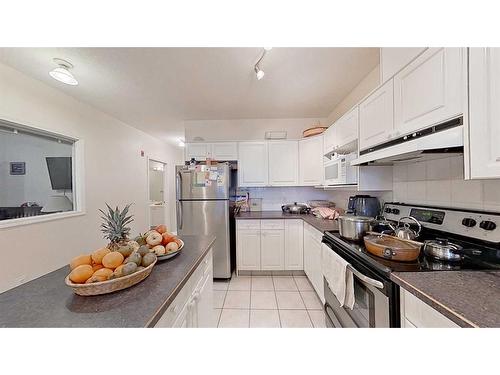 307-103 10 Avenue Nw, Calgary, AB - Indoor Photo Showing Kitchen