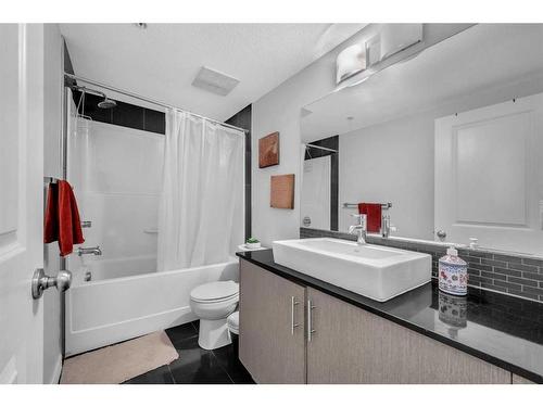 4111-240 Skyview Ranch Road Ne, Calgary, AB - Indoor Photo Showing Bathroom