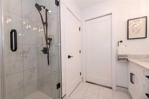 908 87 Avenue Sw, Calgary, AB - Indoor Photo Showing Bathroom