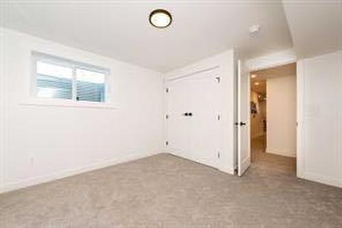 908 87 Avenue Sw, Calgary, AB - Indoor Photo Showing Other Room