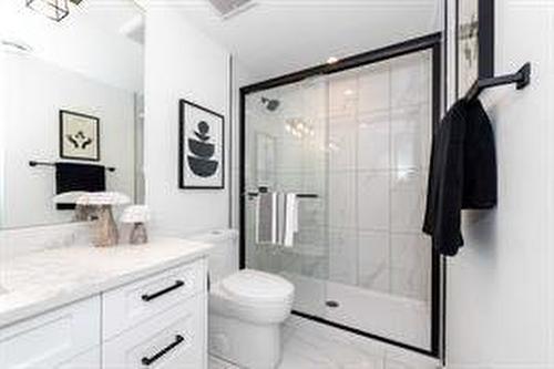 908 87 Avenue Sw, Calgary, AB - Indoor Photo Showing Bathroom