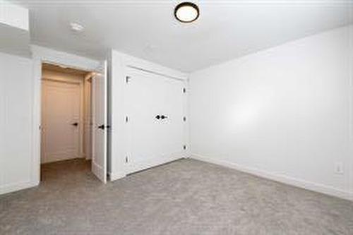 908 87 Avenue Sw, Calgary, AB - Indoor Photo Showing Other Room