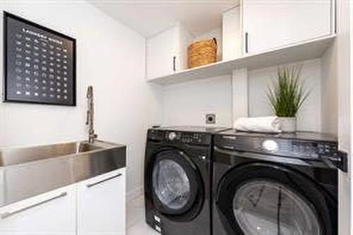 908 87 Avenue Sw, Calgary, AB - Indoor Photo Showing Laundry Room