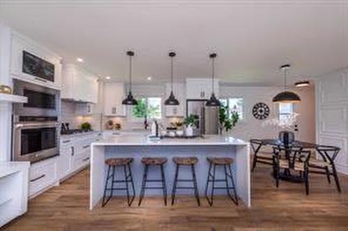 908 87 Avenue Sw, Calgary, AB - Indoor Photo Showing Kitchen With Upgraded Kitchen