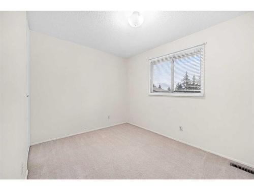 527-200 Brookpark Drive Sw, Calgary, AB - Indoor Photo Showing Other Room