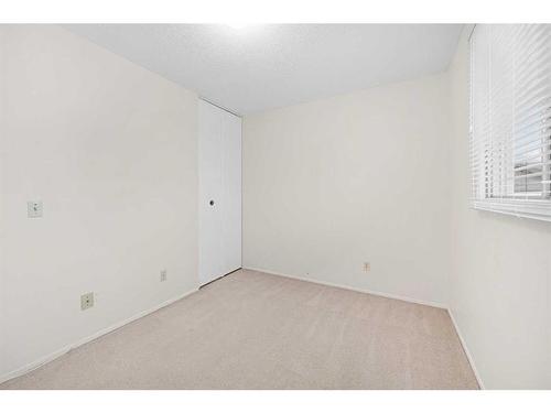 527-200 Brookpark Drive Sw, Calgary, AB - Indoor Photo Showing Other Room