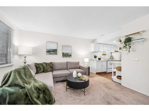 527-200 Brookpark Drive Sw, Calgary, AB - Indoor Photo Showing Living Room