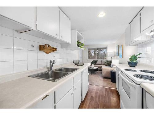 527-200 Brookpark Drive Sw, Calgary, AB - Indoor Photo Showing Kitchen With Double Sink