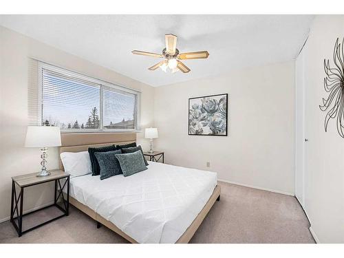 527-200 Brookpark Drive Sw, Calgary, AB - Indoor Photo Showing Bedroom