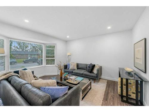 8211 4A Street Sw, Calgary, AB - Indoor Photo Showing Living Room