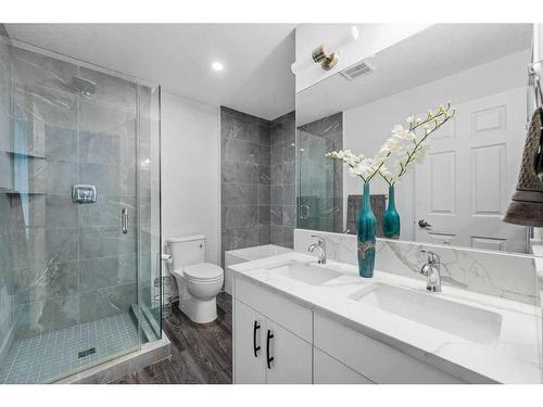 8211 4A Street Sw, Calgary, AB - Indoor Photo Showing Bathroom