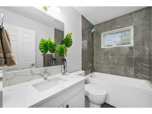 8211 4A Street Sw, Calgary, AB - Indoor Photo Showing Bathroom