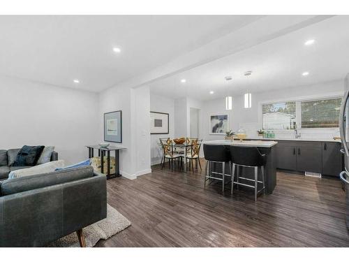 8211 4A Street Sw, Calgary, AB - Indoor Photo Showing Living Room