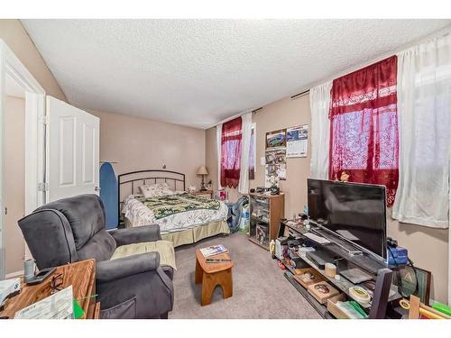 1101-111 Tarawood Lane Ne, Calgary, AB - Indoor Photo Showing Bedroom